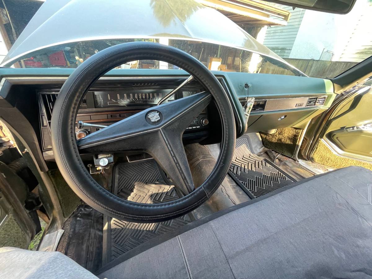 Cadillac-coupe-deville-1969-black-4