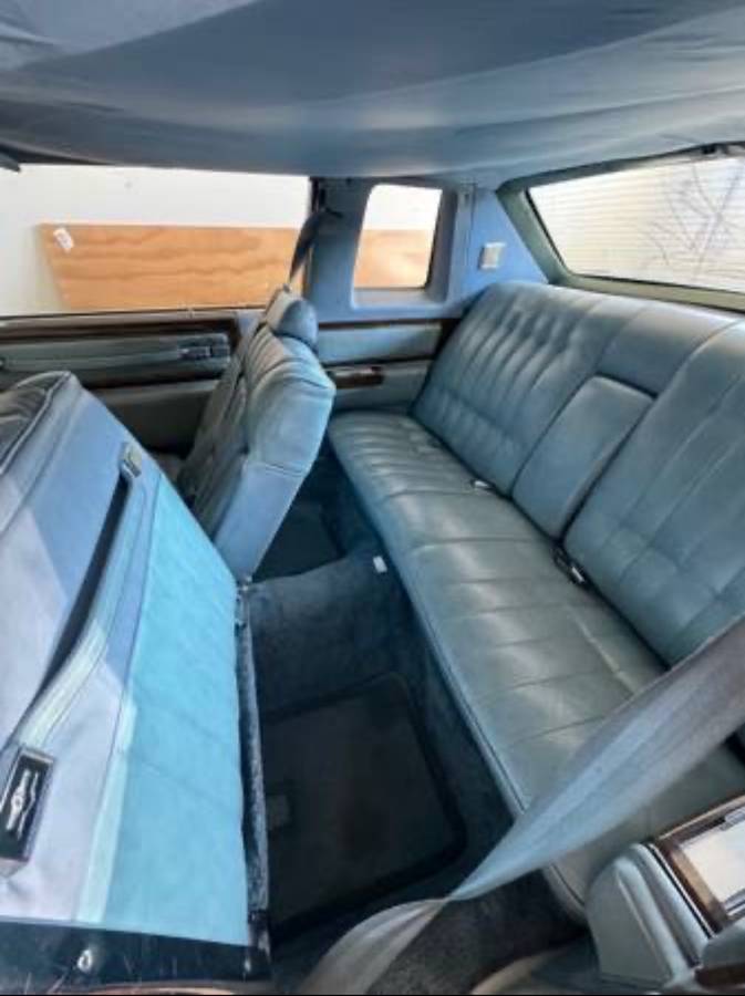 Cadillac-coupe-deville-1977-blue-2