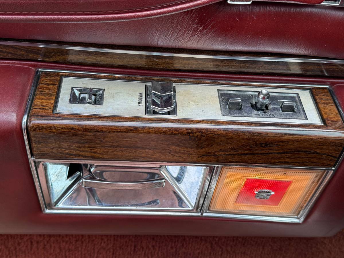 Cadillac-coupe-deville-1978-white-14