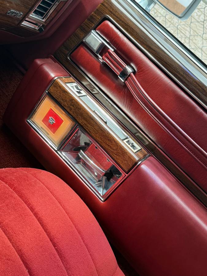 Cadillac-coupe-deville-1978-white-4