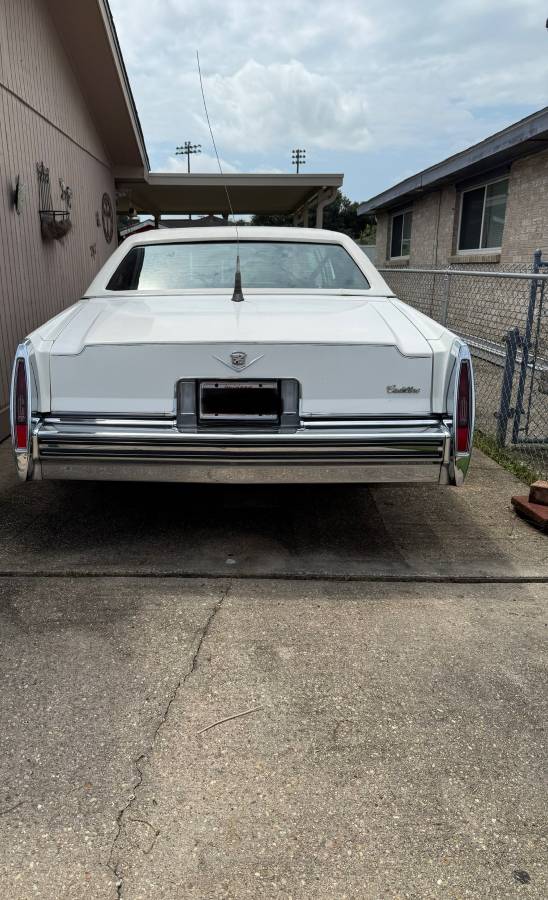 Cadillac-coupe-deville-1978-white