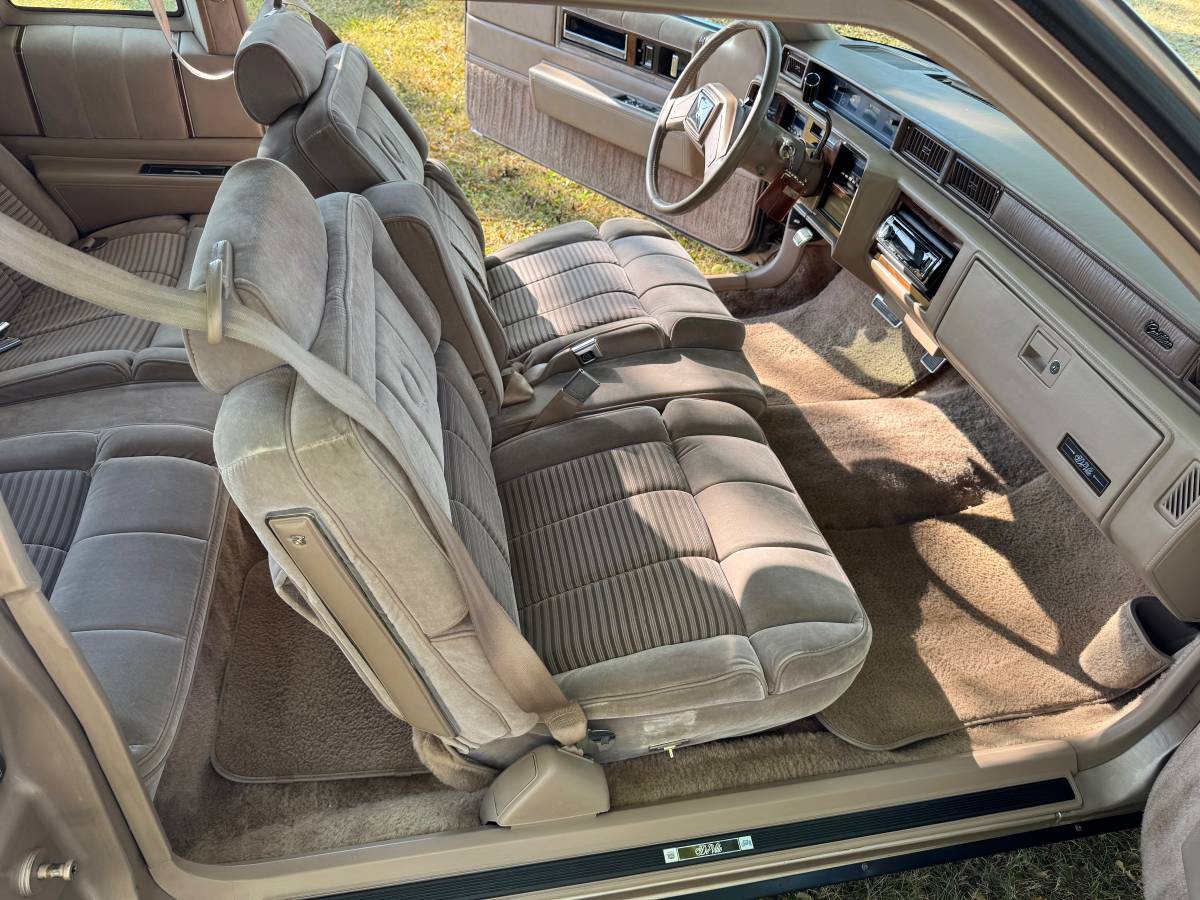 Cadillac-coupe-deville-1988-brown-12