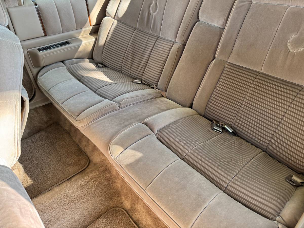 Cadillac-coupe-deville-1988-brown-13