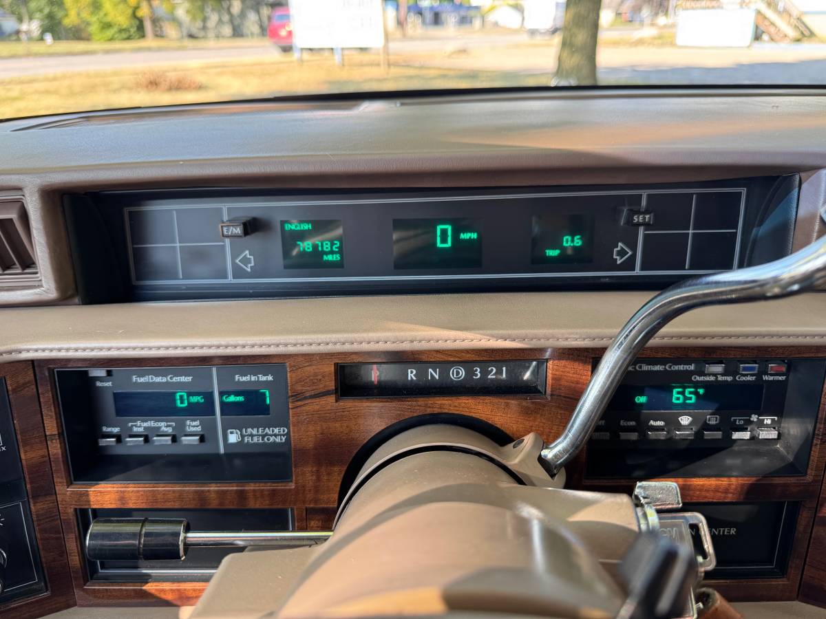 Cadillac-coupe-deville-1988-brown-17