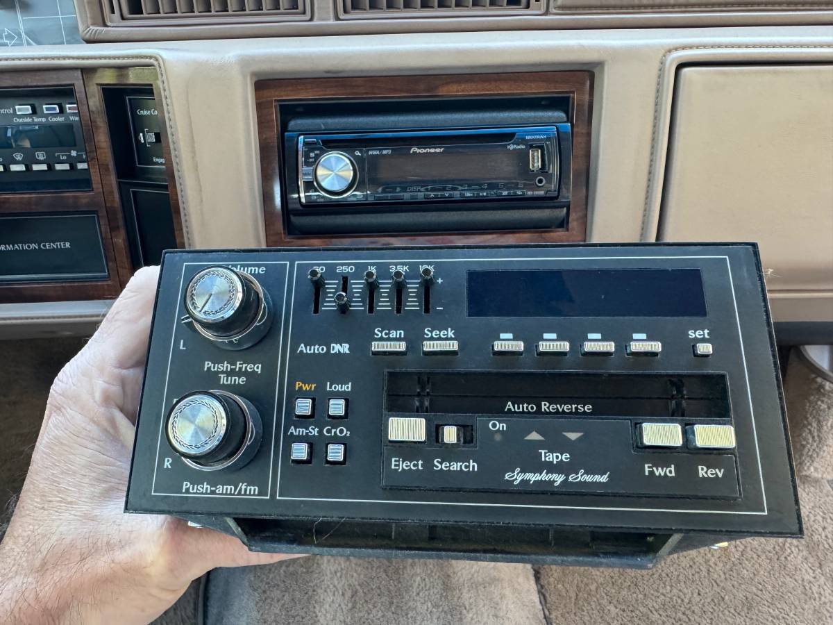 Cadillac-coupe-deville-1988-brown-18