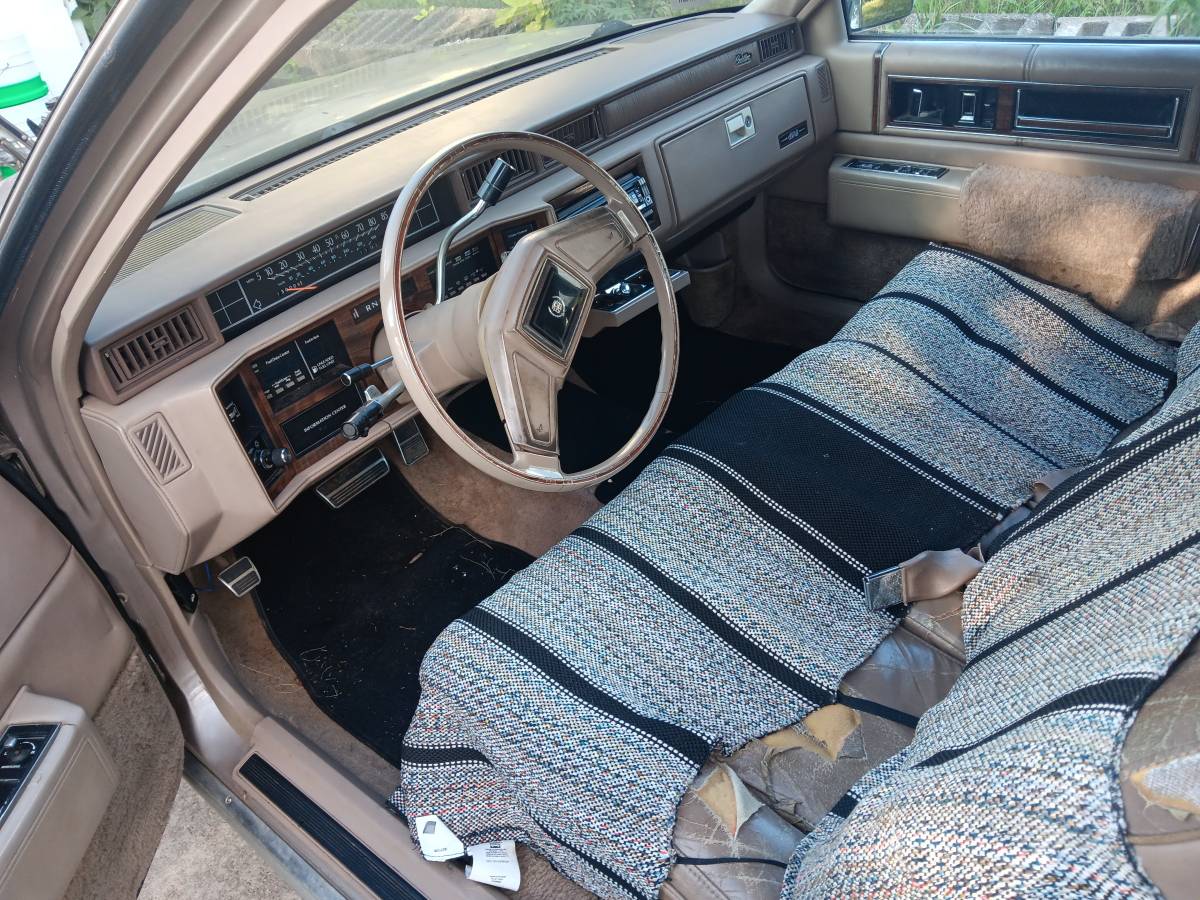 Cadillac-coupe-deville-1989-2