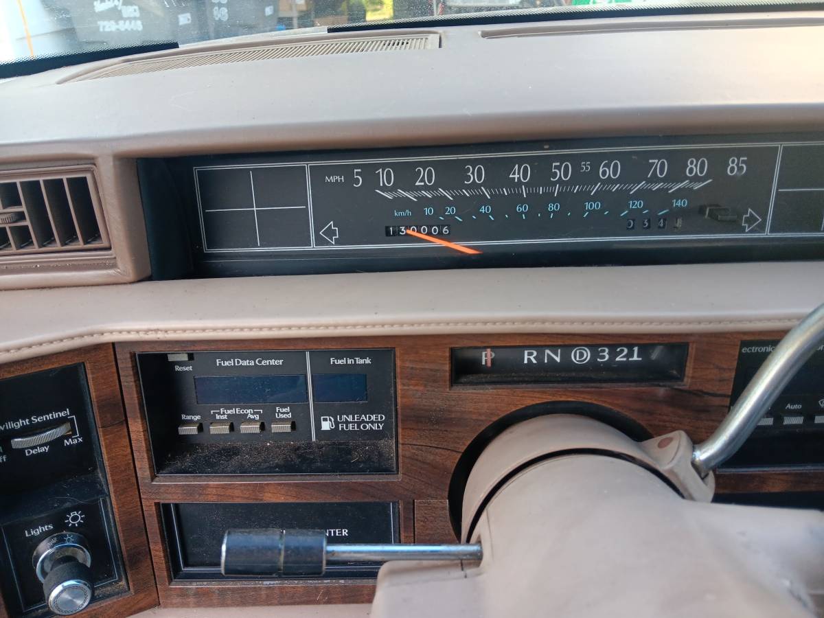 Cadillac-coupe-deville-1989-3