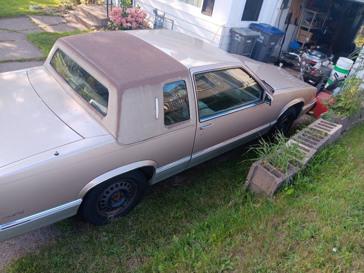 Cadillac-coupe-deville-1989-4
