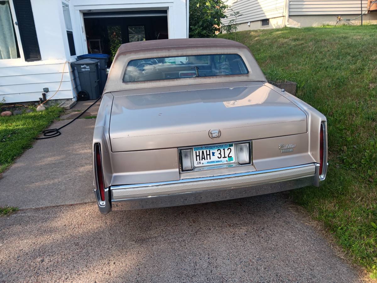 Cadillac-coupe-deville-1989-5