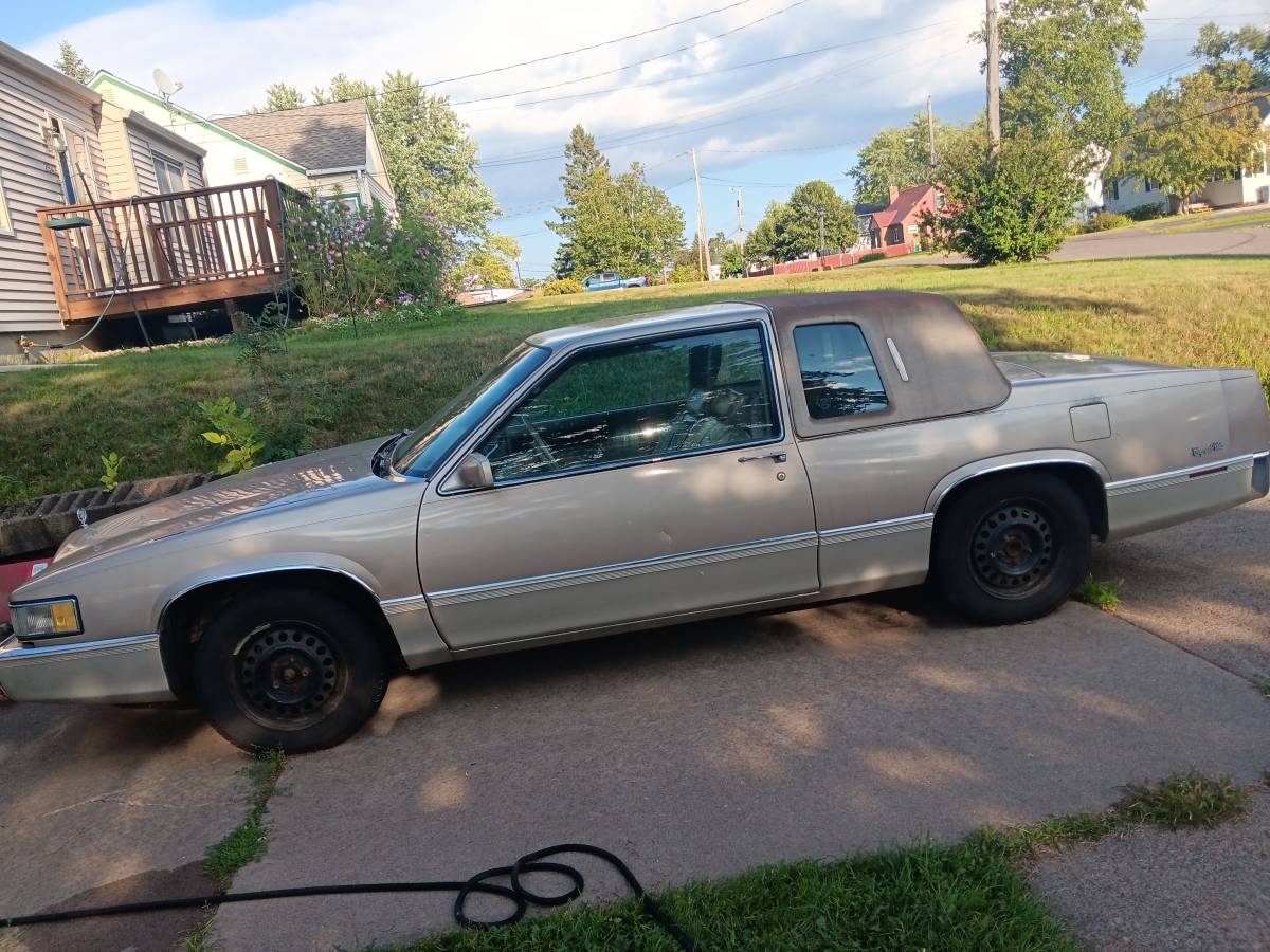 Cadillac-coupe-deville-1989-6