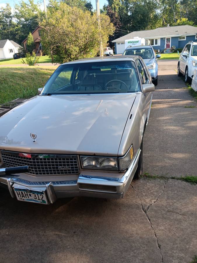 Cadillac-coupe-deville-1989-7