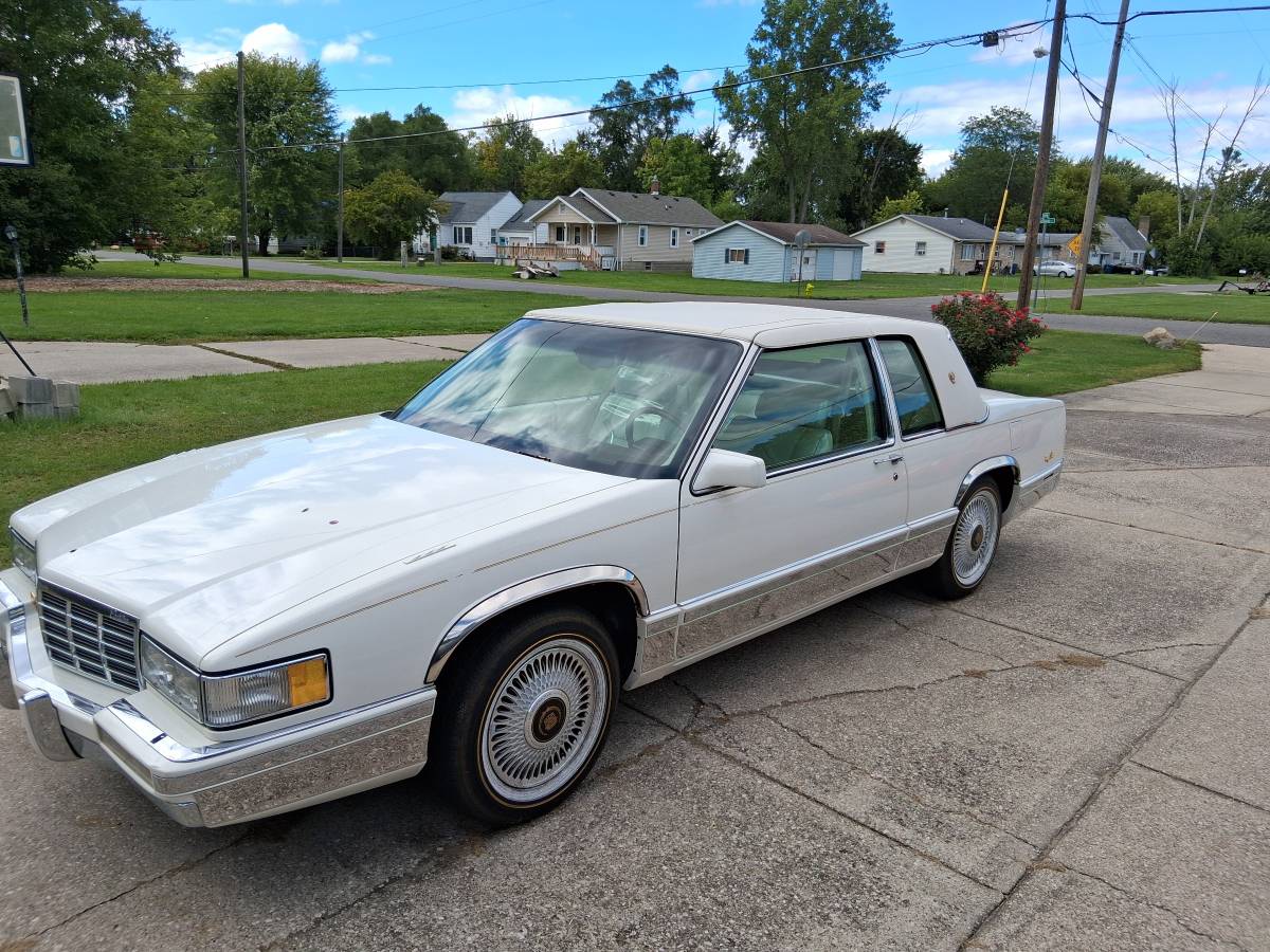 Cadillac-coupe-deville-1992-white