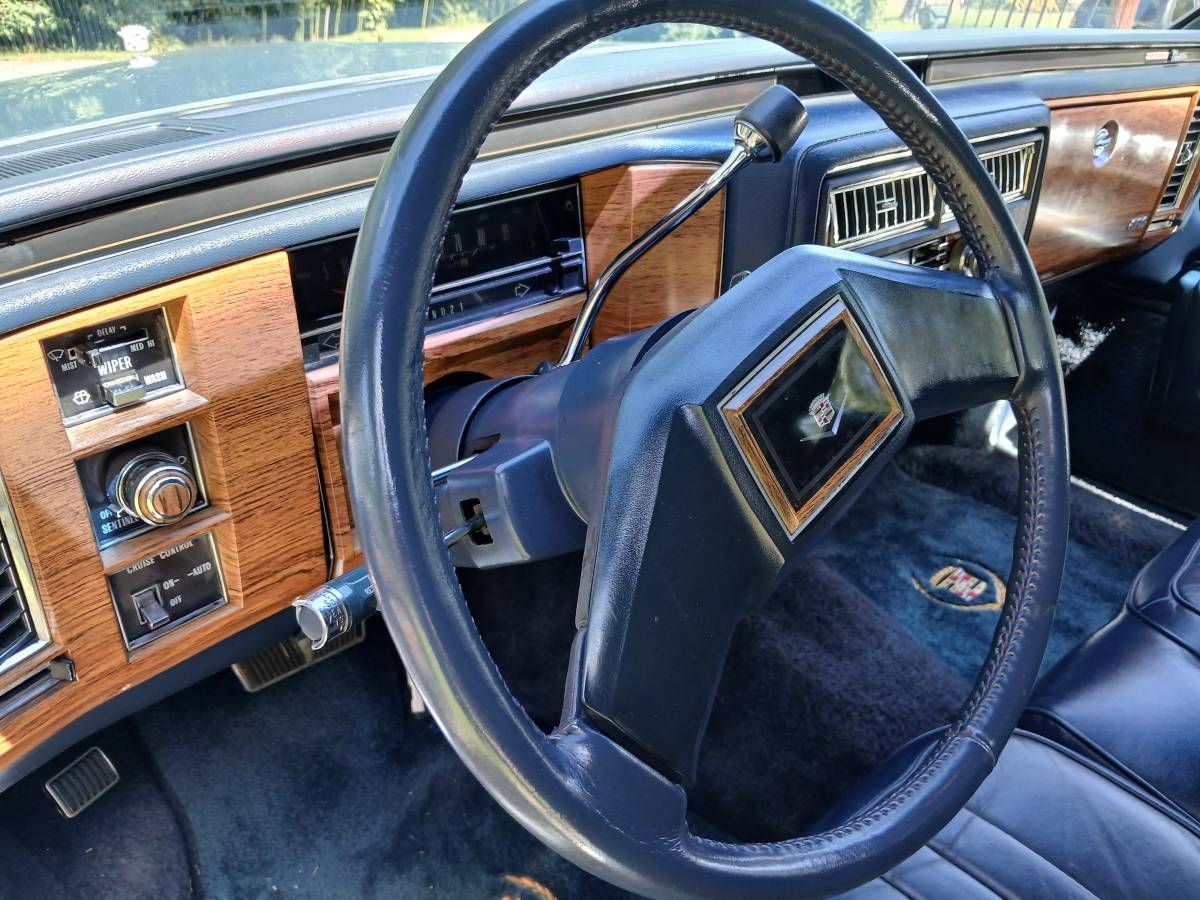 Cadillac-coupe-deville-diesel-1981-blue-1