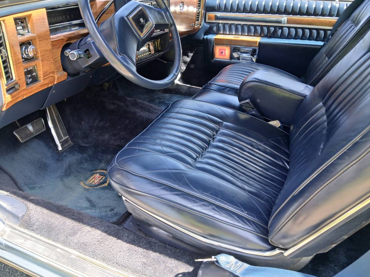 Cadillac-coupe-deville-diesel-1981-blue-2