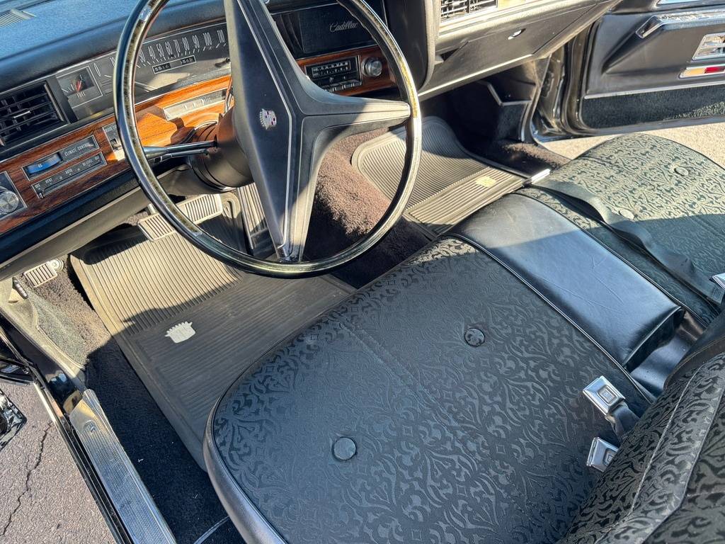 Cadillac-deville-1972-black-22