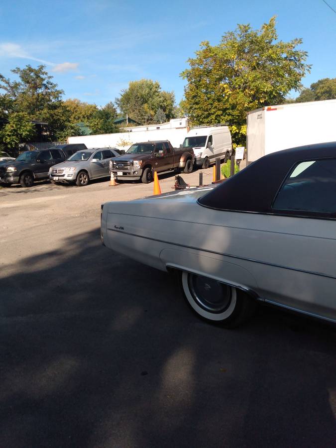 Cadillac-deville-1975-white-1