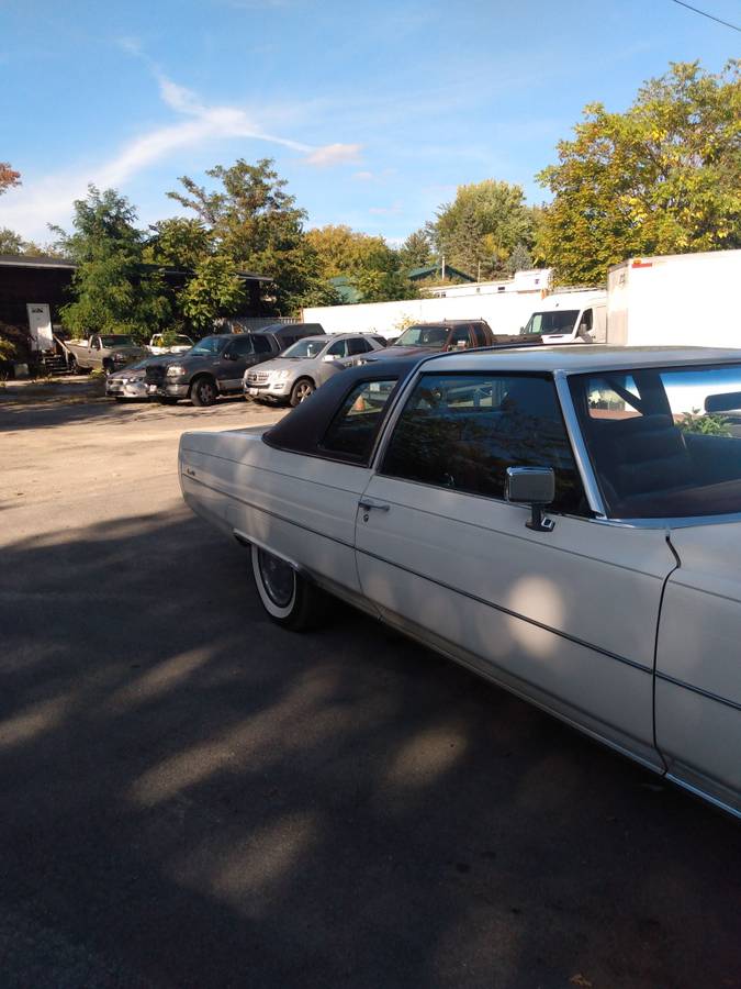 Cadillac-deville-1975-white-10