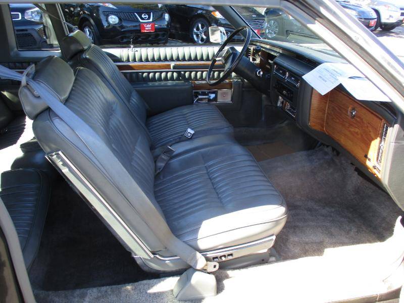 Cadillac-deville-1983-grey-11