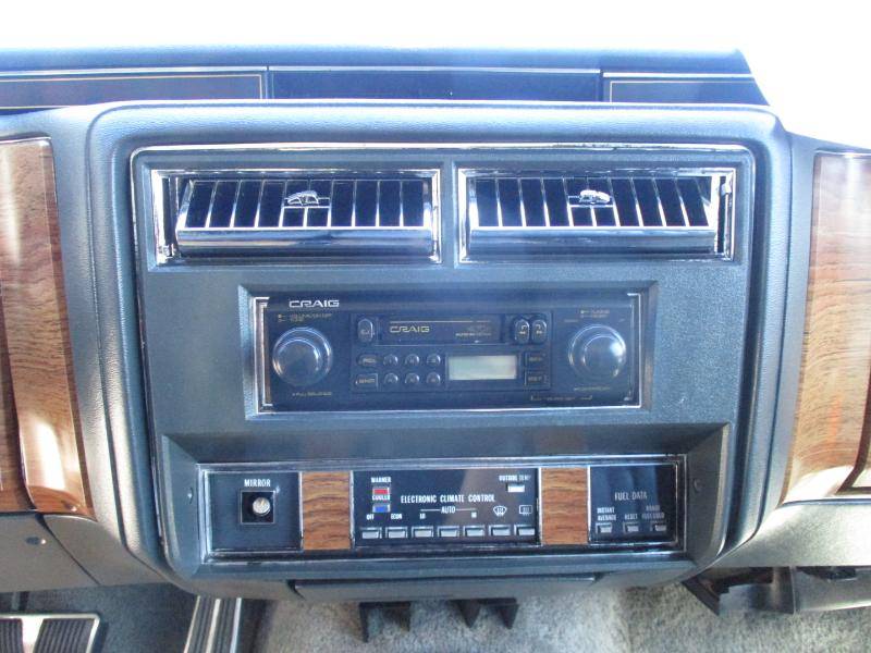 Cadillac-deville-1983-grey-13