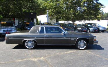 Cadillac-deville-1983-grey-3