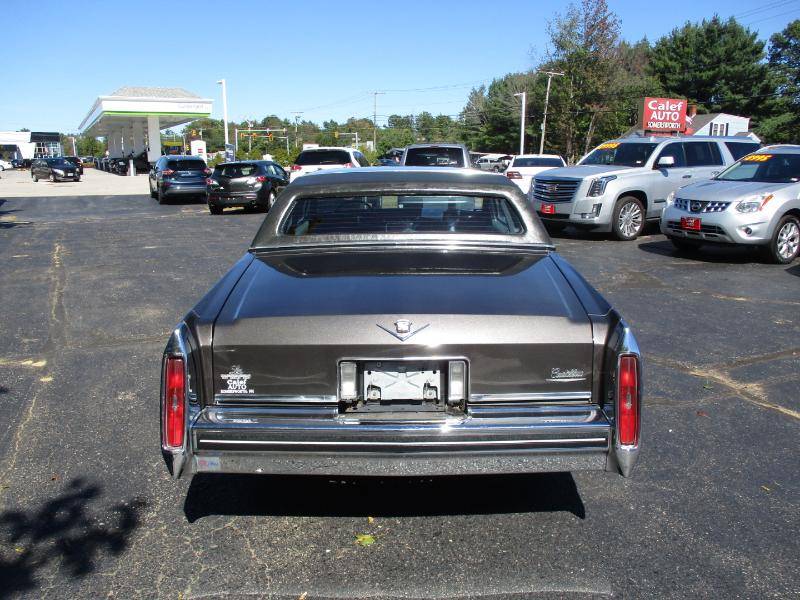 Cadillac-deville-1983-grey-4