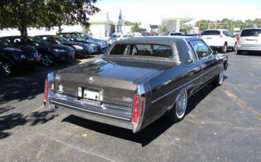 Cadillac-deville-1983-grey-8