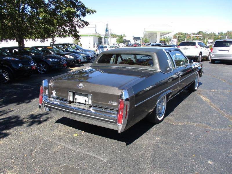 Cadillac-deville-1983-grey-8