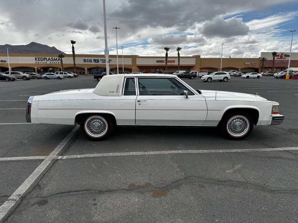 Cadillac-deville-1984-white-11