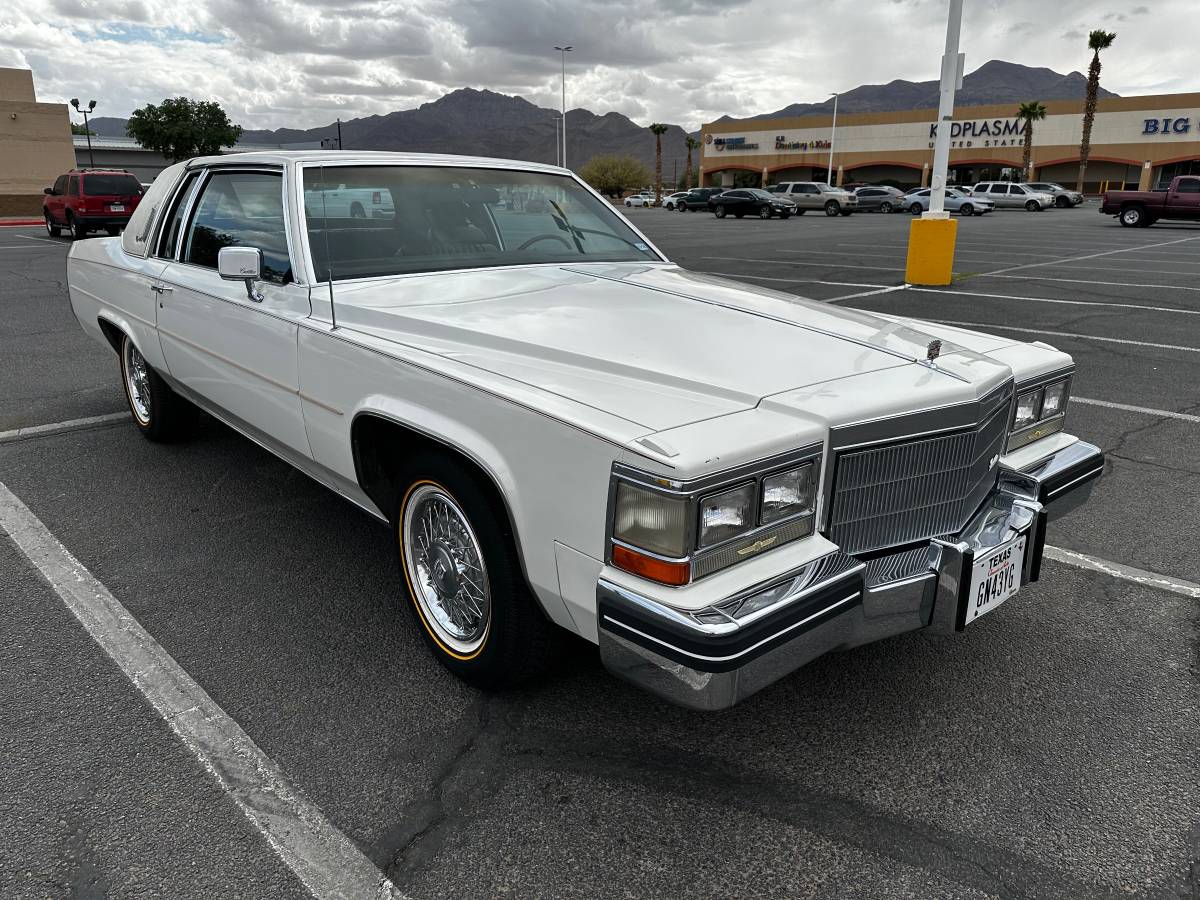 Cadillac-deville-1984-white-12