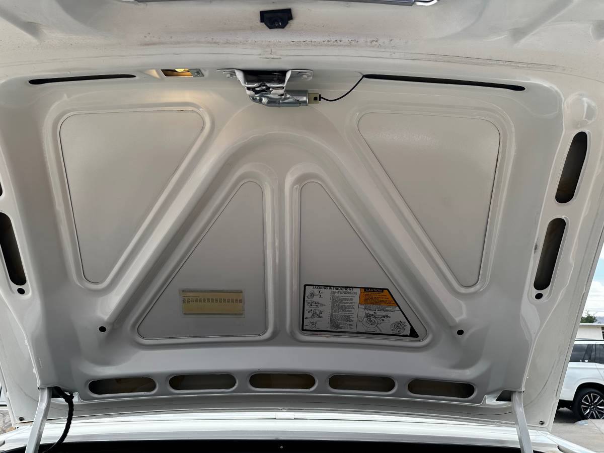 Cadillac-deville-1984-white-15