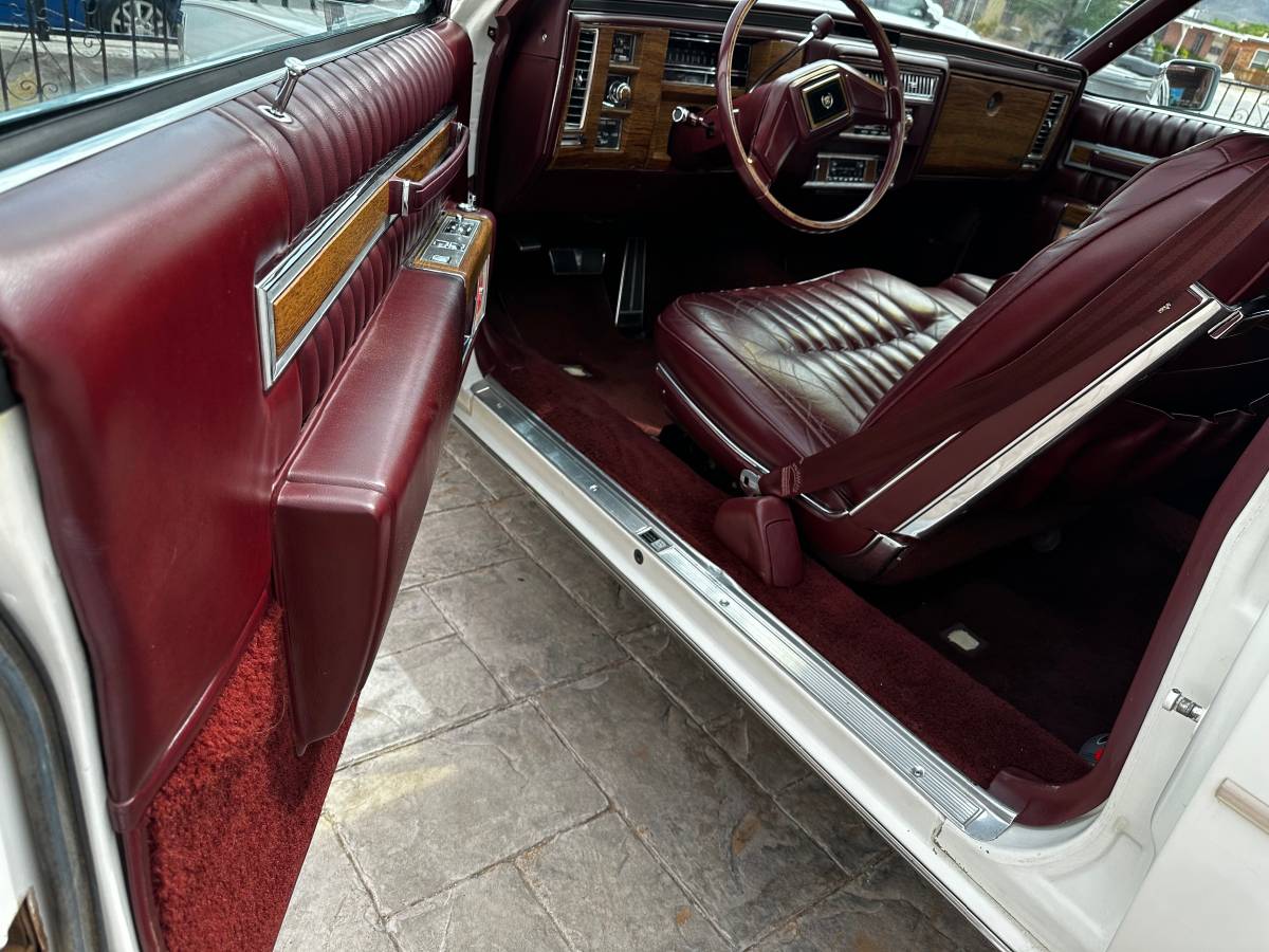 Cadillac-deville-1984-white-3
