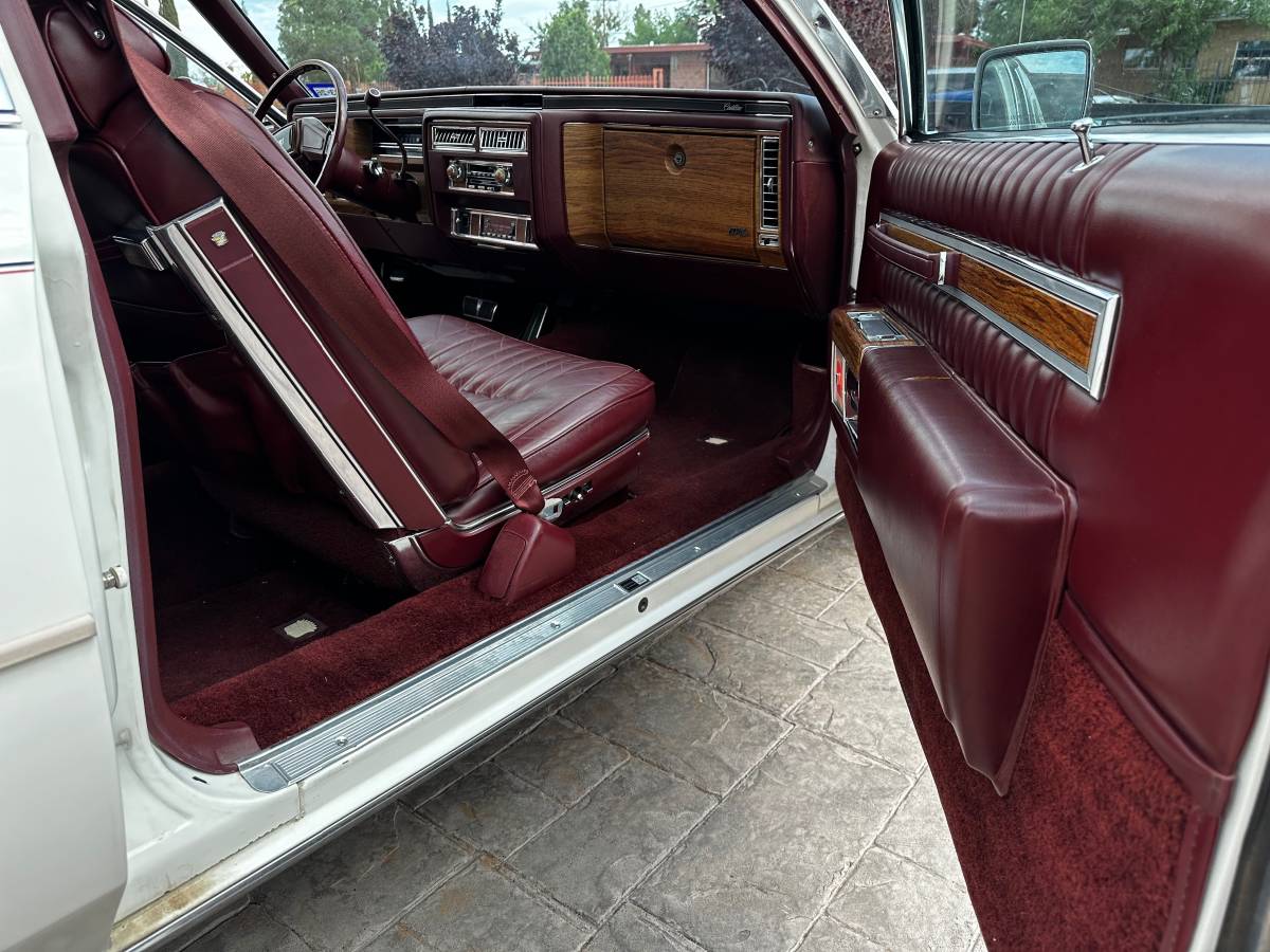 Cadillac-deville-1984-white-5
