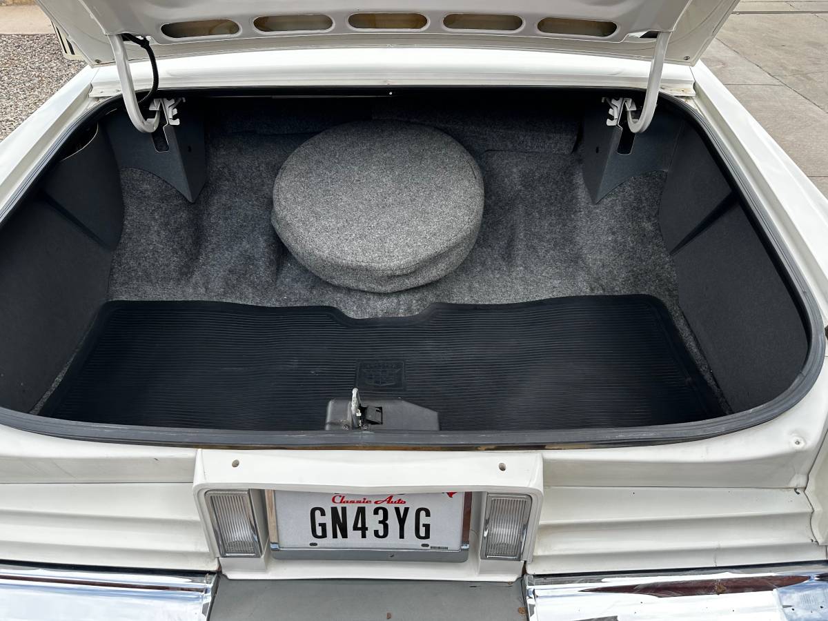 Cadillac-deville-1984-white-8
