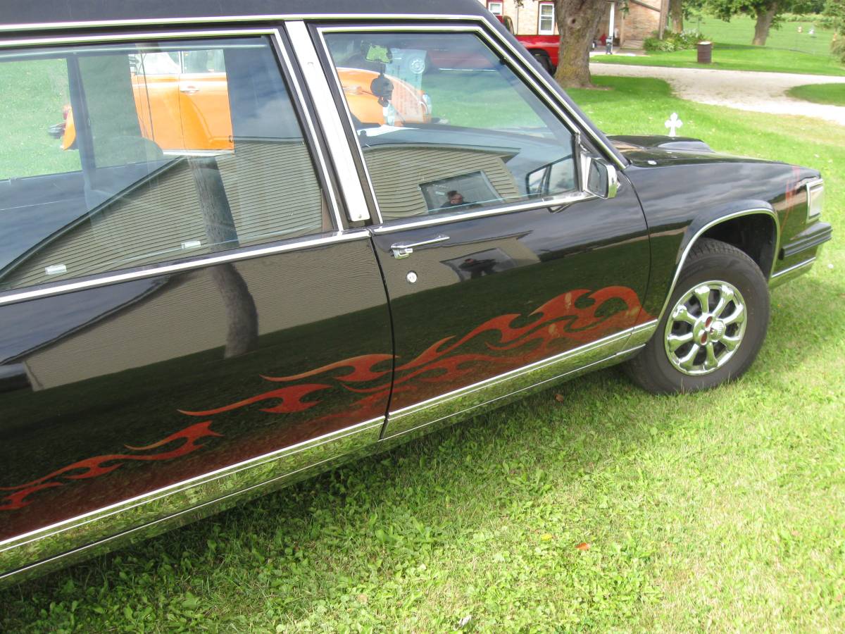 Cadillac-deville-1988-custom-4