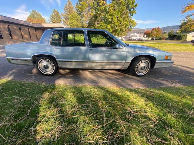 Cadillac-deville-1993-blue-1