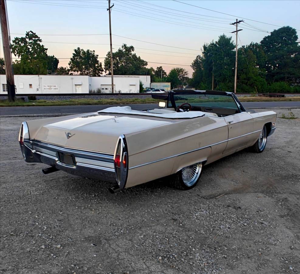 Cadillac-deville-convertible-1968-custom-11