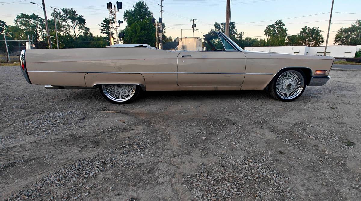 Cadillac-deville-convertible-1968-custom-12