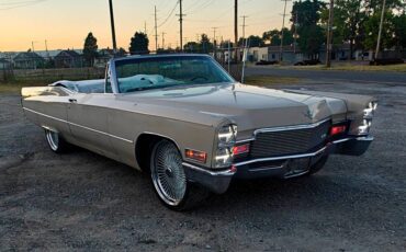 Cadillac-deville-convertible-1968-custom-2