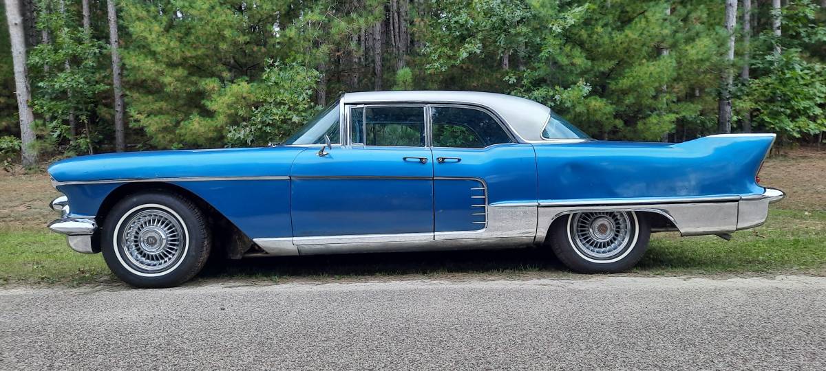 Cadillac-eldorado-brougham-1957-25