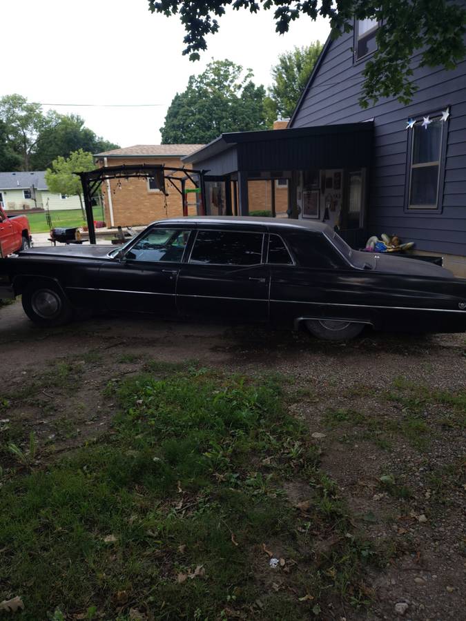 Cadillac-fleetwood-1970-black-1