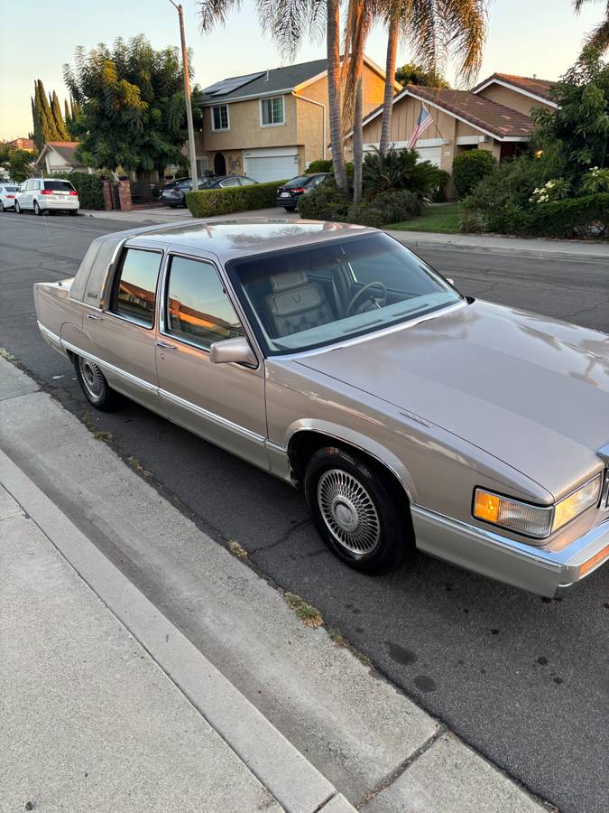 Cadillac-fleetwood-1989-brown-1
