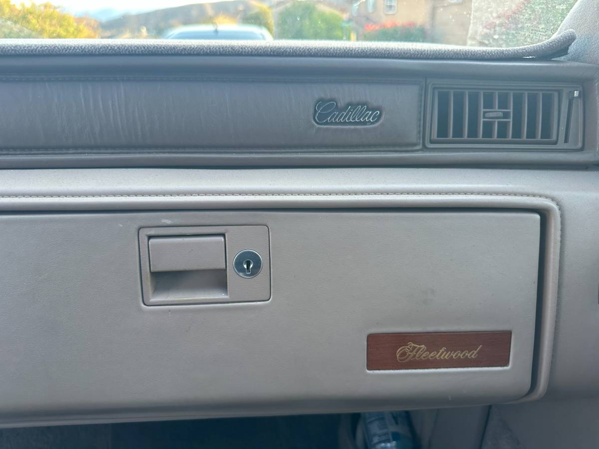 Cadillac-fleetwood-1989-brown-11