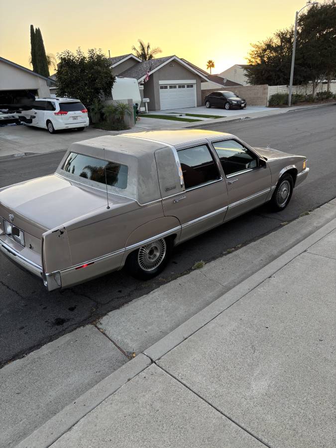 Cadillac-fleetwood-1989-brown-2