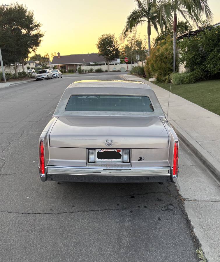 Cadillac-fleetwood-1989-brown-3