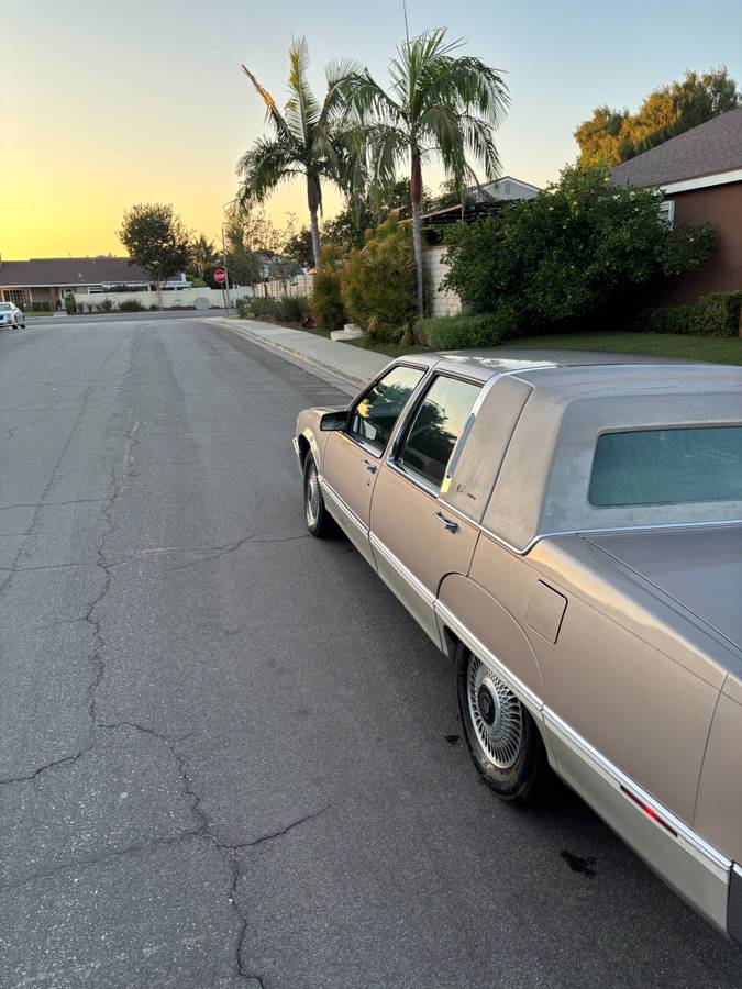 Cadillac-fleetwood-1989-brown-4