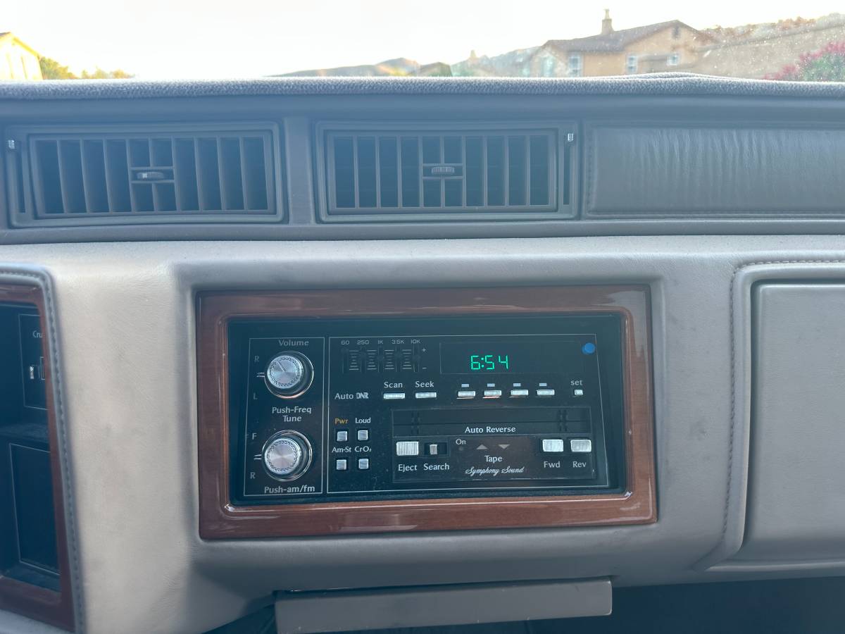 Cadillac-fleetwood-1989-brown-8