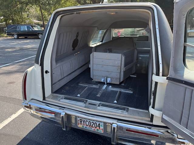Cadillac-fleetwood-1994-white-2