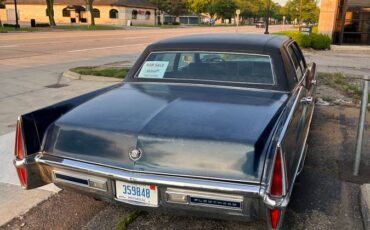 Cadillac-fleetwood-brougham-1970-blue-3