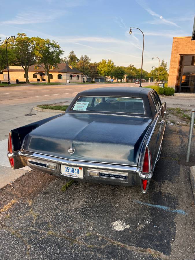 Cadillac-fleetwood-brougham-1970-blue-3