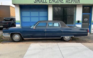 Cadillac-fleetwood-brougham-1970-blue-4